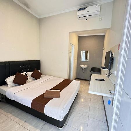 Fakhira Residence Hotel Cianjur Esterno foto