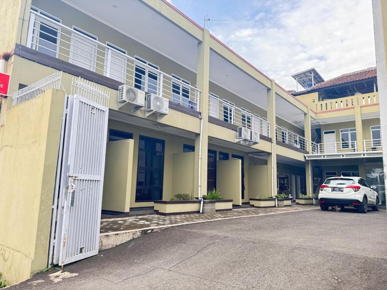 Fakhira Residence Hotel Cianjur Esterno foto