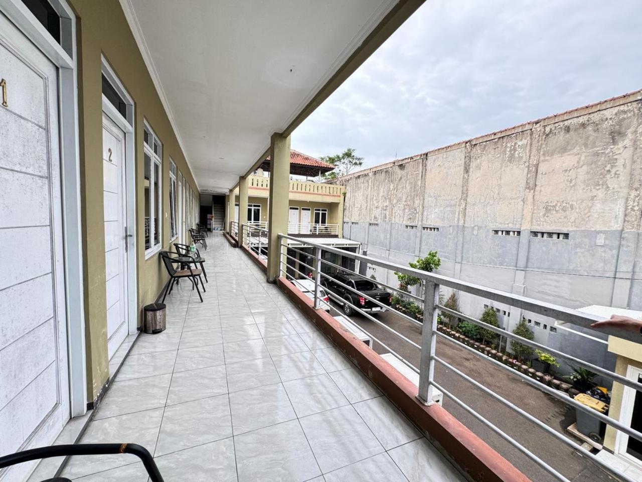 Fakhira Residence Hotel Cianjur Esterno foto