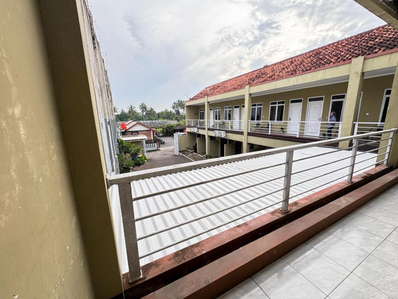 Fakhira Residence Hotel Cianjur Esterno foto